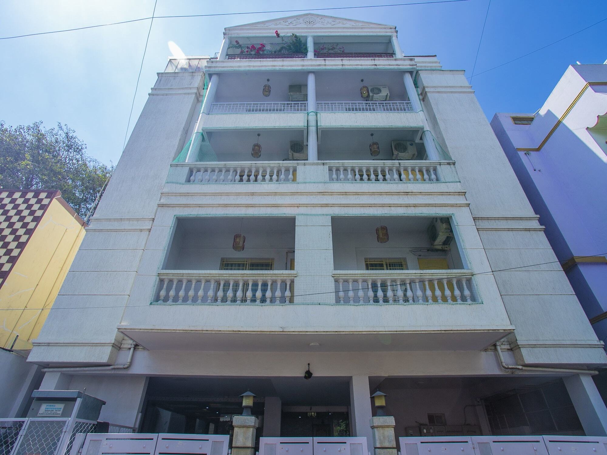 העיר בנגלור Oyo 23360 White Bricks Inn מראה חיצוני תמונה